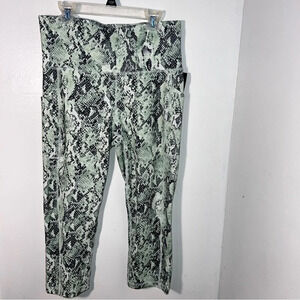 Ideology,M,hi rise crop side pockets UPF50+ compression flat seems rapid dry NEW